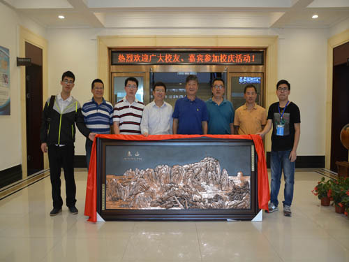 西北民大厚重礼品.jpg 西北民大厚重礼品.jpg